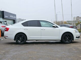 2020 Skoda Octavia III (A7) Рестайлинг, белый, 1480000 рублей, вид 4