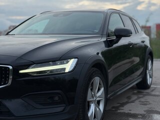 2019 Volvo V60 Cross Country II, чёрный, 3399000 рублей, вид 3