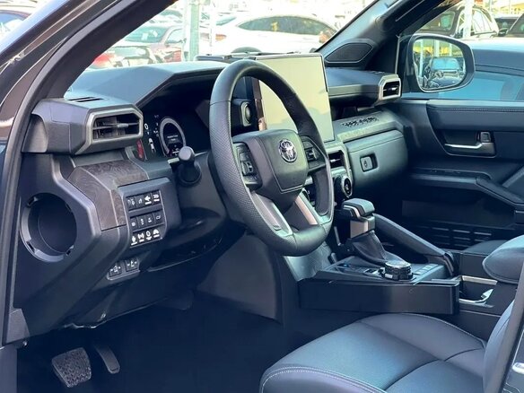 2024 Toyota Tacoma IV, чёрный - вид 6
