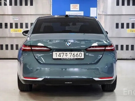 2025 BMW 5 серии 520i VIII (G60/G61/G68), голубой, 4948000 рублей, вид 4