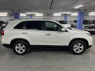 2017 Kia Sorento II Рестайлинг, белый, 1965000 рублей, вид 4