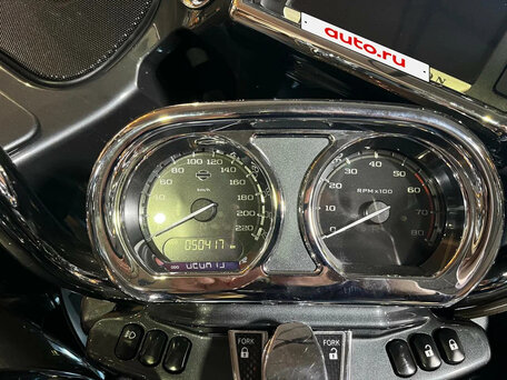 2015 Harley-Davidson CVO Road Glide, серый, 1700000 рублей, вид 1