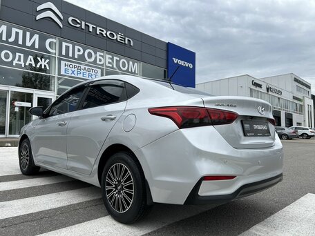 2017 Hyundai Solaris II, серебристый, 1260000 рублей, вид 5