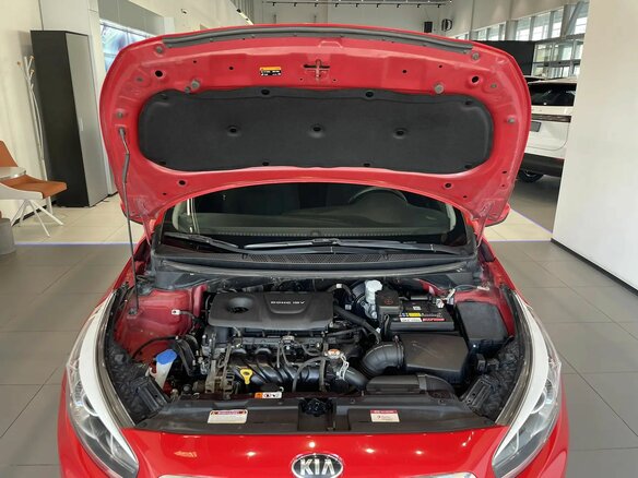 2017 Kia Ceed II Рестайлинг, красный, 1100000 рублей - вид 16