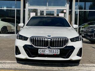 2024 BMW 5 серии 523d xDrive VIII (G60/G61/G68), белый, 6890000 рублей, вид 3
