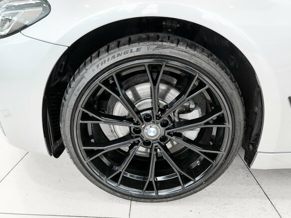 2021 BMW 5 серии 520d xDrive VII (G30/G31/G38) Рестайлинг, серебристый, 4050000 рублей - вид 17