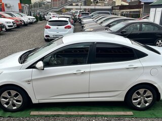 2015 Hyundai Solaris I Рестайлинг, белый, 950000 рублей, вид 4