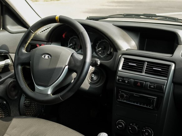 2018 Lada (ВАЗ) Priora I Рестайлинг, белый, 720000 рублей - вид 10