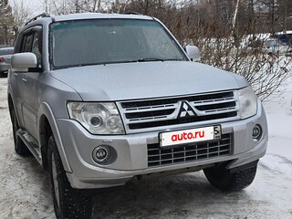 2013 Mitsubishi Pajero IV Рестайлинг 1, серебристый, 1850000 рублей, вид 2