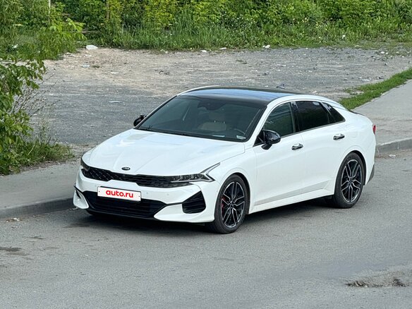 2021 Kia K5 III, белый