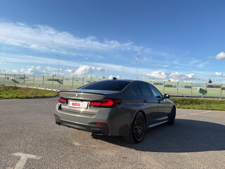 2020 BMW 5 серии 520d xDrive VII (G30/G31/G38) Рестайлинг, серый, 4000000 рублей, вид 2