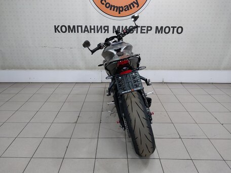 2021 Triumph Street Triple, серый, 899000 рублей, вид 4