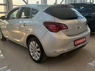 2013 Opel Astra J Рестайлинг, серебристый, 519000 рублей, вид 4