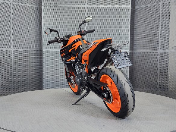 2023 KTM 890 Duke GP, оранжевый, 899000 рублей - вид 6