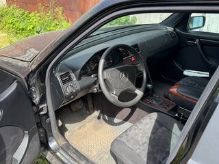 1998 Mercedes-Benz C-Класс 180 I (W202) Рестайлинг, чёрный, 450000 рублей, вид 5
