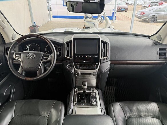 2015 Toyota Land Cruiser 200 Series Рестайлинг 2, белый - вид 9