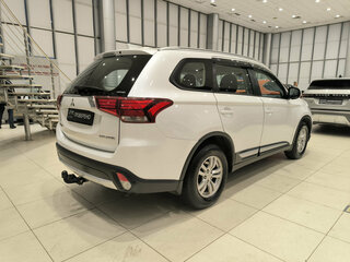 2017 Mitsubishi Outlander III Рестайлинг 2, белый, 2099000 рублей, вид 5