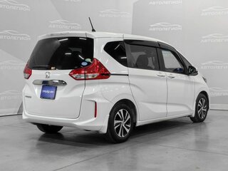 2017 Honda Freed II, белый, 1380000 рублей, вид 5
