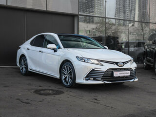 2023 Toyota Camry VIII (XV70) Рестайлинг, белый, 3690000 рублей, вид 3