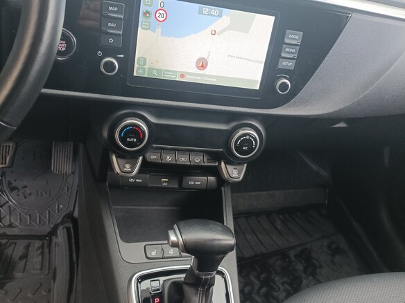 2021 Kia Rio IV Рестайлинг, серый, 1700000 рублей - вид 9