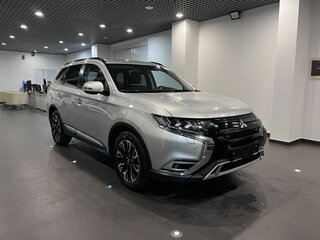 2021 Mitsubishi Outlander III Рестайлинг 3, серебристый, 3240000 рублей, вид 1