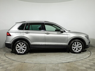 2020 Volkswagen Tiguan II, серебристый, 2049000 рублей, вид 4