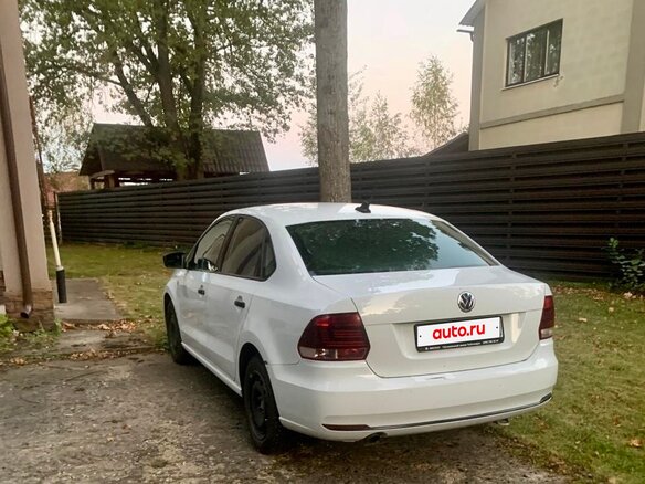 2019 Volkswagen Polo V Рестайлинг, жёлтый, 890000 рублей - вид 2