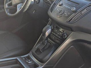 2017 Ford Kuga II Рестайлинг, серебристый, 1350000 рублей, вид 3