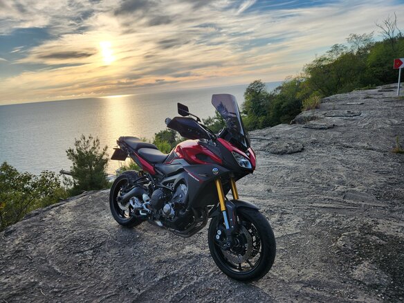 2015 Yamaha MT-09 Tracer (FJ-09), пурпурный, 850000 рублей - вид 18