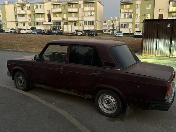 2005 Lada (ВАЗ) 2107, пурпурный, 99999 рублей - вид 2