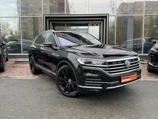 2019 Volkswagen Touareg III, чёрный, 4055000 рублей, вид 4