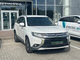 2017 Mitsubishi Outlander III Рестайлинг 2, белый, 1041000 рублей, вид 3