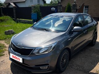 2015 Kia Rio III Рестайлинг, серебристый, 830000 рублей, вид 1