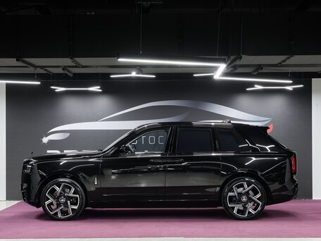 2026 Rolls-Royce Cullinan Black Badge I Рестайлинг (Series II), чёрный, 79900000 рублей, вид 2