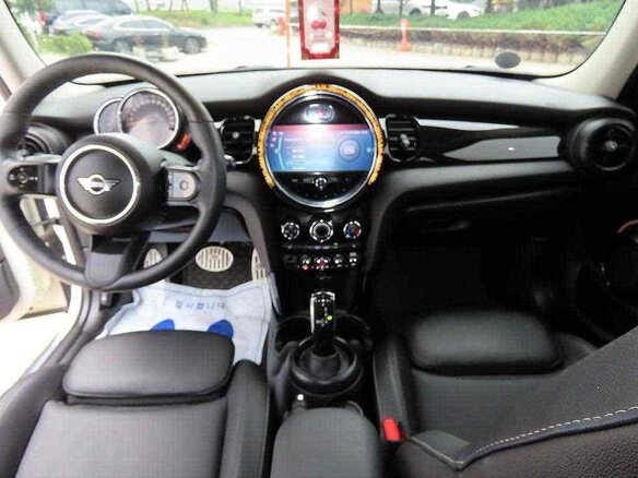 2022 Mini Hatch Cooper III (F55/F56) Рестайлинг 2, бежевый, 2170000 рублей - вид 7