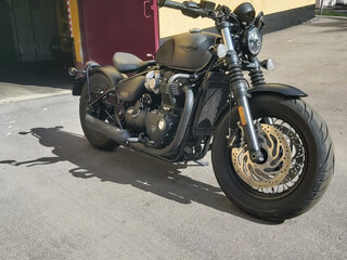 2020 Triumph Bonneville Bobber, чёрный, 1300000 рублей, вид 4