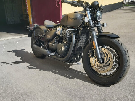 2020 Triumph Bonneville Bobber, чёрный, 1400000 рублей, вид 4