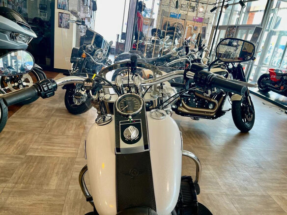 2011 Harley-Davidson Fat Boy, белый - вид 8