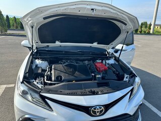 2021 Toyota Camry VIII (XV70), белый, 2490000 рублей, вид 3