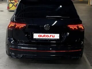 2021 Volkswagen Tiguan II Рестайлинг, чёрный, 3990000 рублей, вид 2