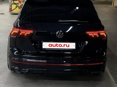 2021 Volkswagen Tiguan II Рестайлинг, чёрный, 3990000 рублей, вид 2