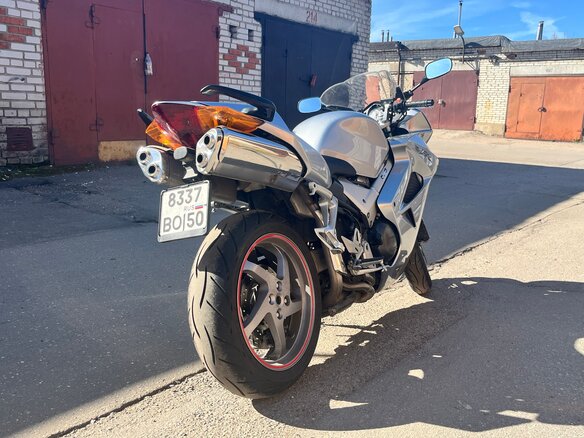2005 Honda VFR 800, серебристый, 450000 рублей - вид 4