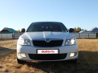 2012 Skoda Octavia II (A5) Рестайлинг, белый, 750000 рублей, вид 1