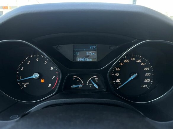 2011 Ford Focus III, коричневый, 680000 рублей - вид 16