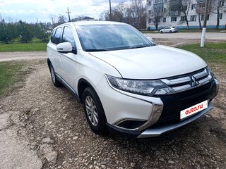 2015 Mitsubishi Outlander III Рестайлинг 2, белый, 1685000 рублей, вид 3