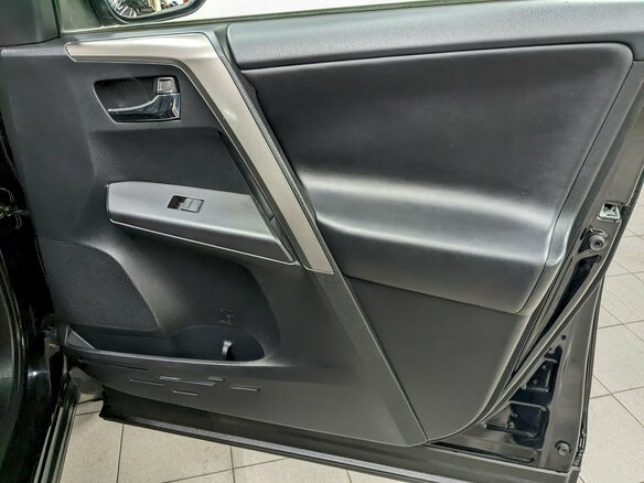 2018 Toyota RAV4 IV (XA40) Рестайлинг, чёрный, 2790000 рублей - вид 17