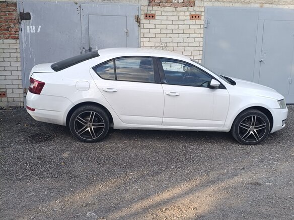 2014 Skoda Octavia III (A7), жёлтый, 420000 рублей - вид 4