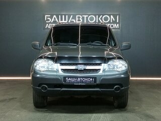 2017 Chevrolet Niva I Рестайлинг, серый, 515000 рублей, вид 3