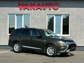 2018 Mitsubishi Outlander III Рестайлинг 3, коричневый, 2000000 рублей, вид 3