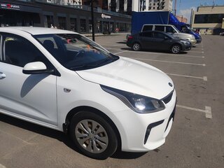 2020 Kia Rio IV, белый, 1990000 рублей, вид 3
